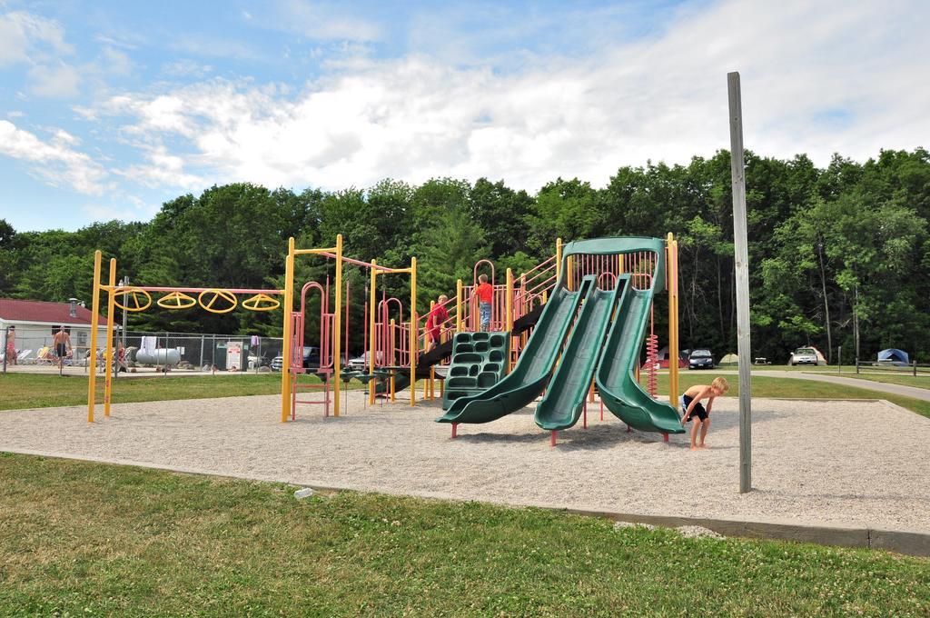 Plymouth Rock Camping Resort Rustic Cabin Elkhart Lake Ngoại thất bức ảnh