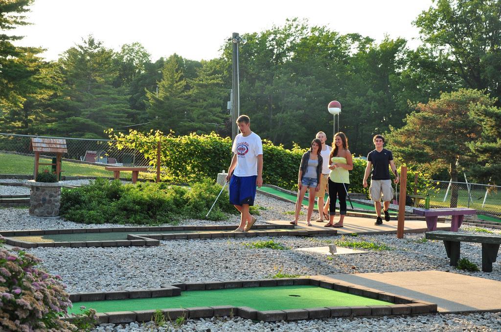 Plymouth Rock Camping Resort Rustic Cabin Elkhart Lake Ngoại thất bức ảnh