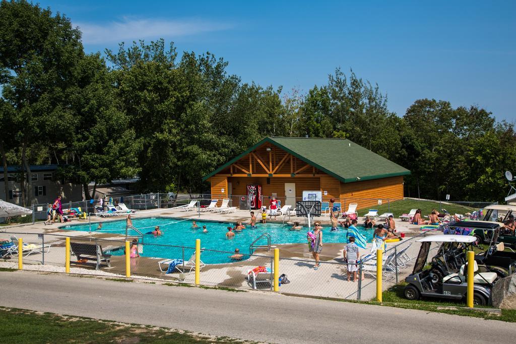 Plymouth Rock Camping Resort Rustic Cabin Elkhart Lake Ngoại thất bức ảnh