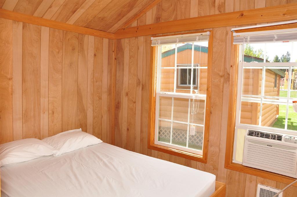 Plymouth Rock Camping Resort Rustic Cabin Elkhart Lake Ngoại thất bức ảnh
