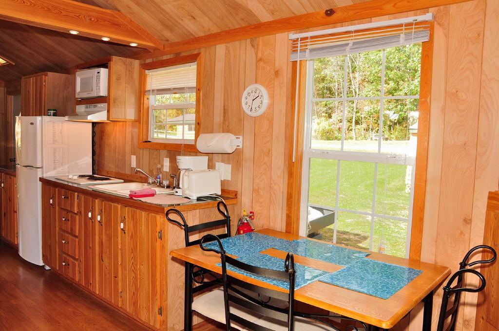 Plymouth Rock Camping Resort Rustic Cabin Elkhart Lake Ngoại thất bức ảnh